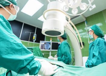 Žena (32) kvůli svému ex utratila přes 3,5 miliónu Kč za „Frankensteinovu operaci“. Nyní prozradila, proč toho hořce lituje