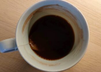 Jak odstranit skvrny od čaje a kávy: 2 minuty práce a hrníčky budou opět vypadat jako nové